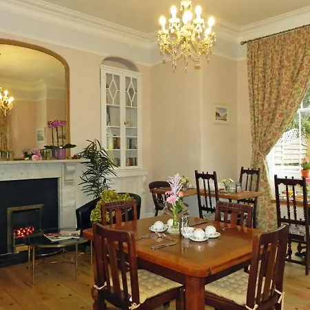 Bed and breakfast Estoril