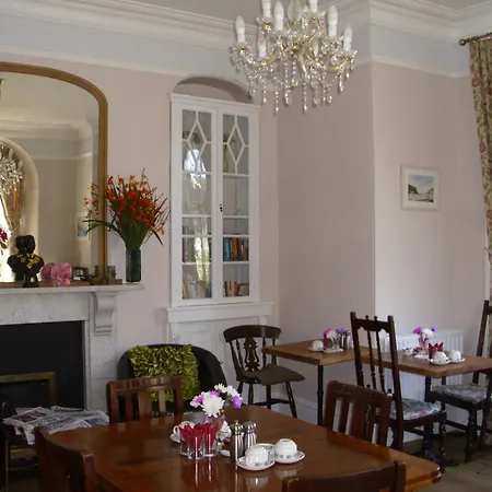Bed & Breakfast Estoril 4*